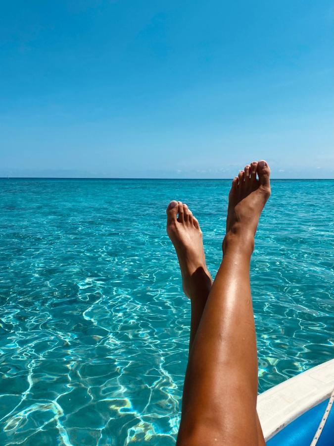 Hotel Reef Edge Thulusdhoo, Maldives Exterior foto