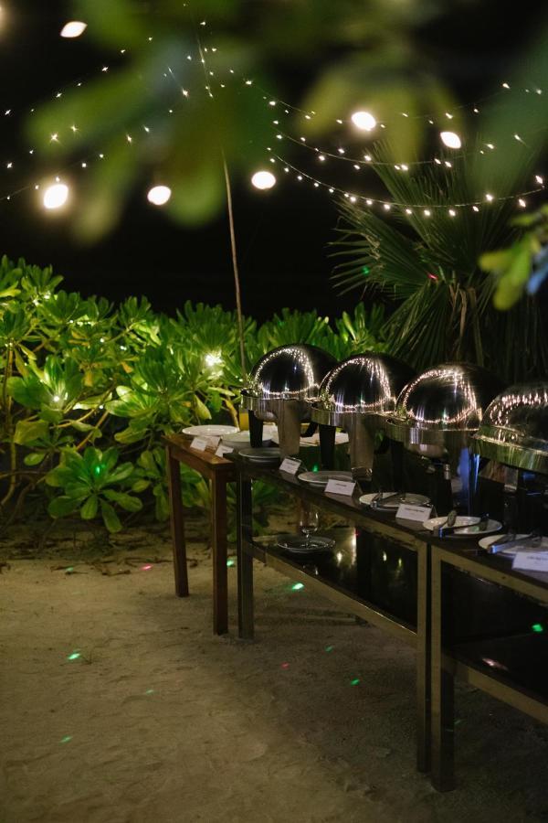 Hotel Reef Edge Thulusdhoo, Maldives Exterior foto