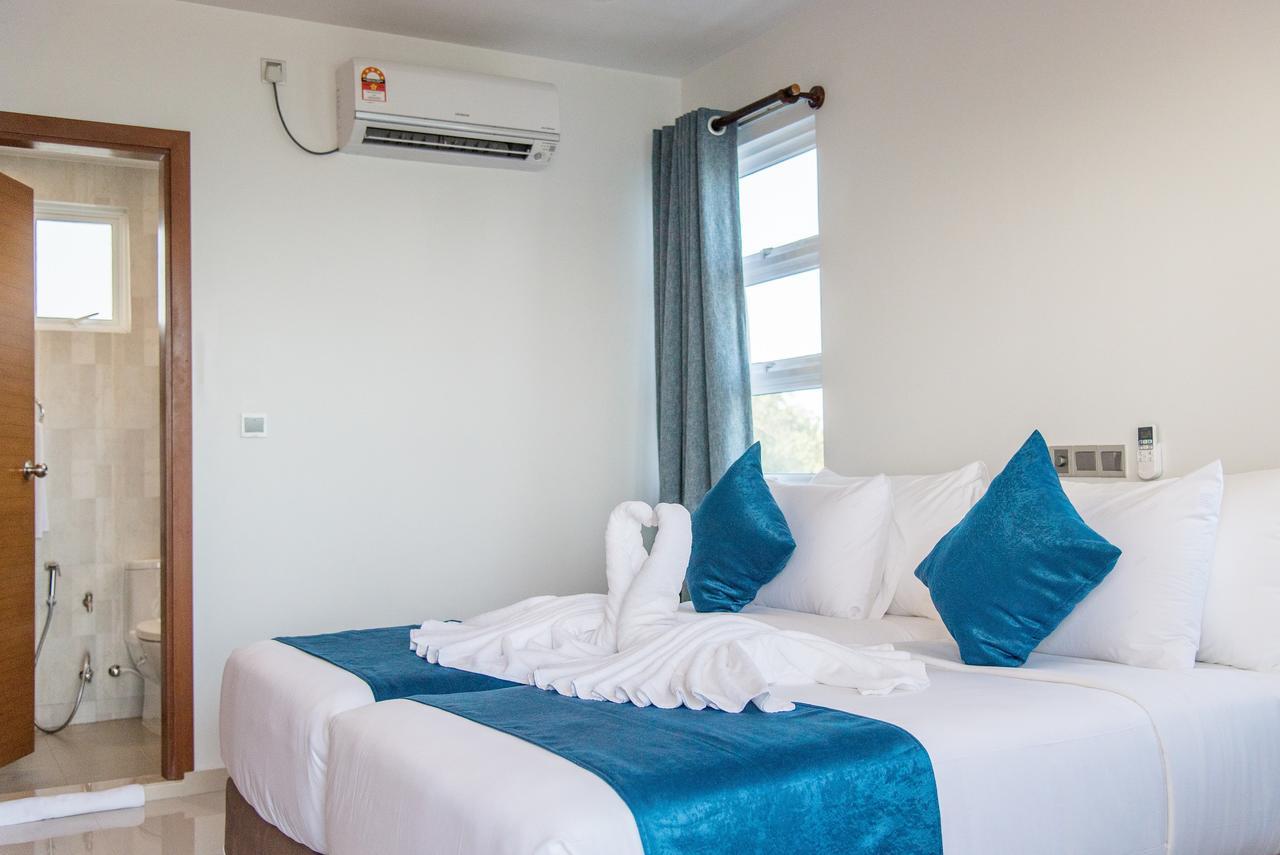 Hotel Reef Edge Thulusdhoo, Maldives Exterior foto